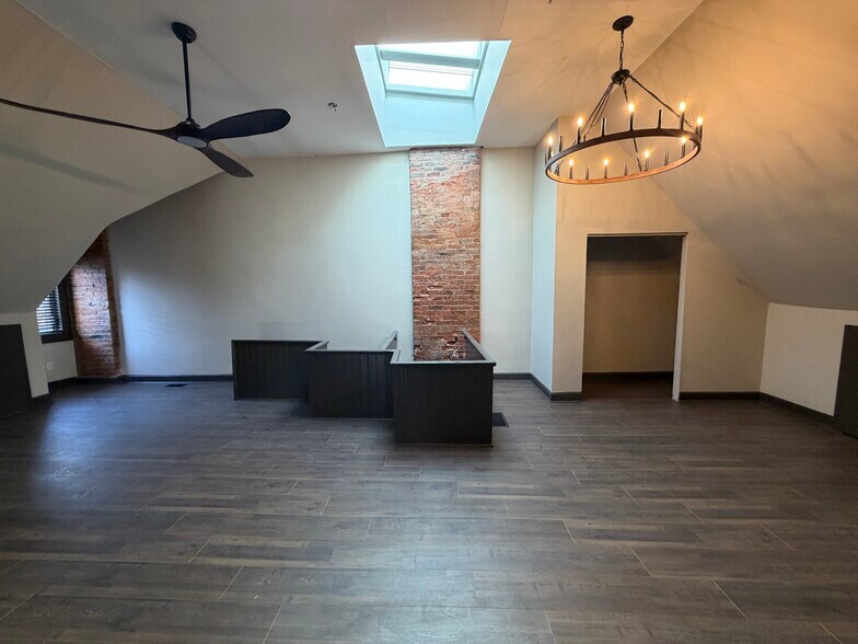 Building Photo - 2201 Kemper Ln