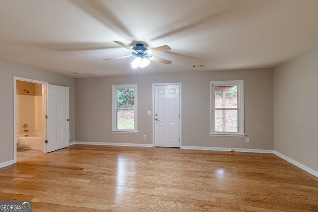 Building Photo - 705 Oxford Crest Ct NW