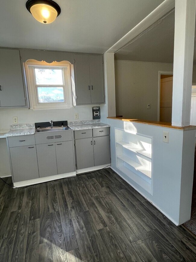 Building Photo - 405 E Watertown St