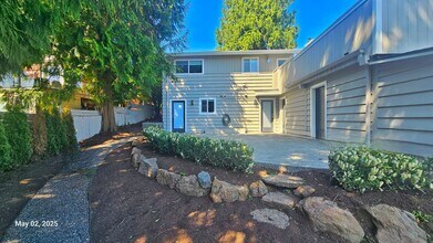 Building Photo - Modern 1 Bed, 1 Bath in Prime Roosevelt Location