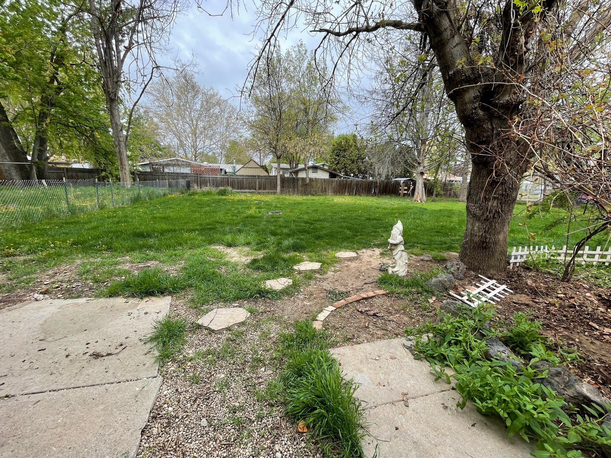 Building Photo - 419 S Garden St