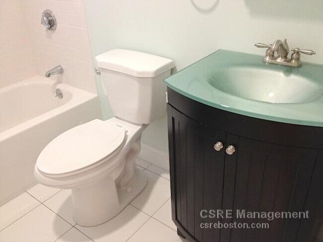 Building Photo - Full Luxury Renovation!  Laundry in Unit! ...