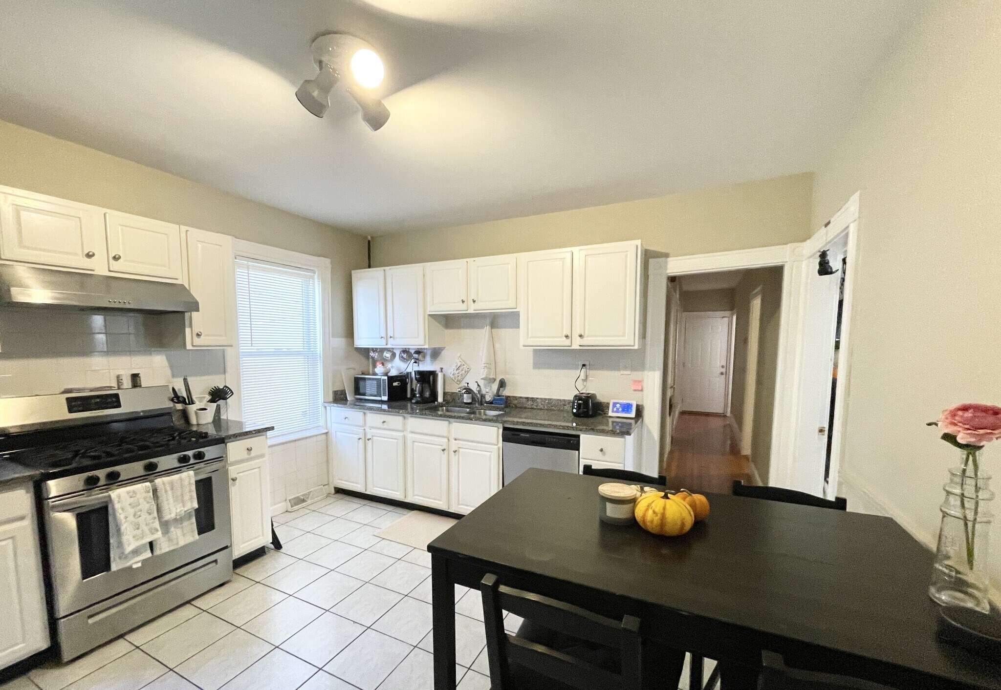 Building Photo - 9 Taft St