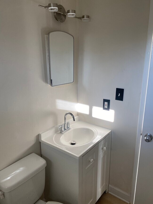 BATHROOM TWO - 703 Daniels St