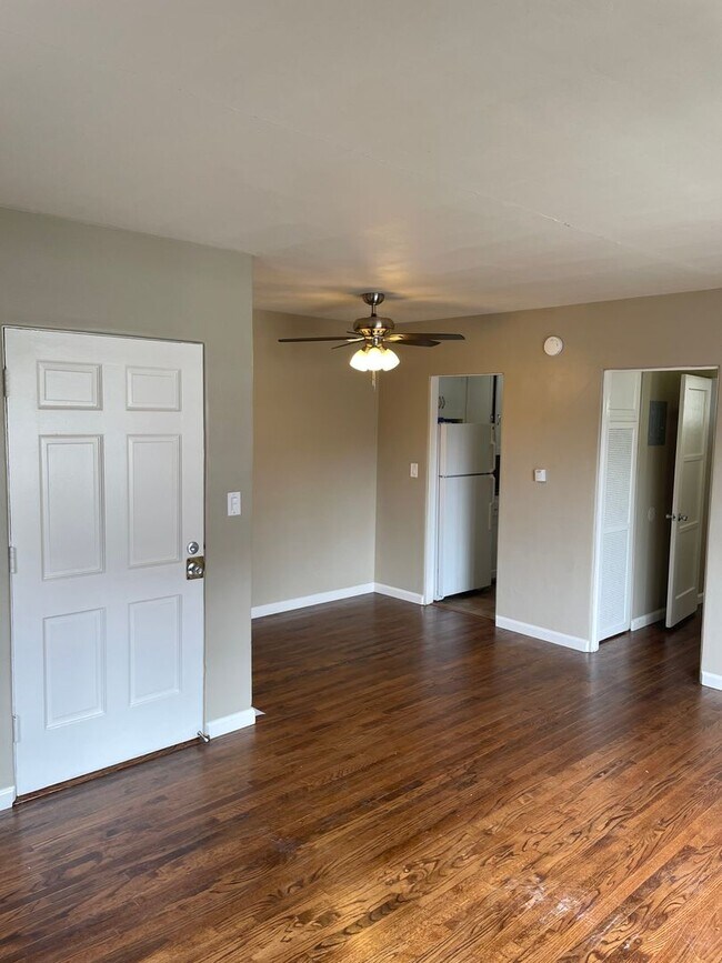 Building Photo - Large 1 Bed/1 Bath Hillcrest