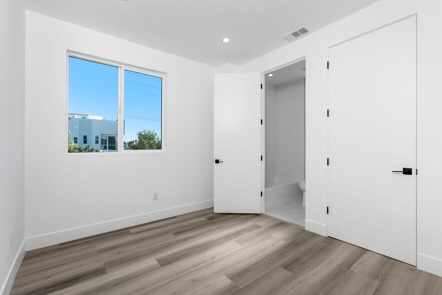 Building Photo - 1253 N Gower St