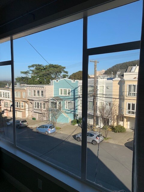 Building Photo - 1585 10th Ave