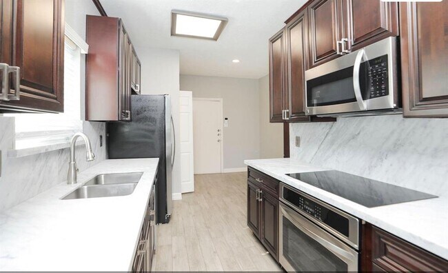Building Photo - 9400 Doliver Dr