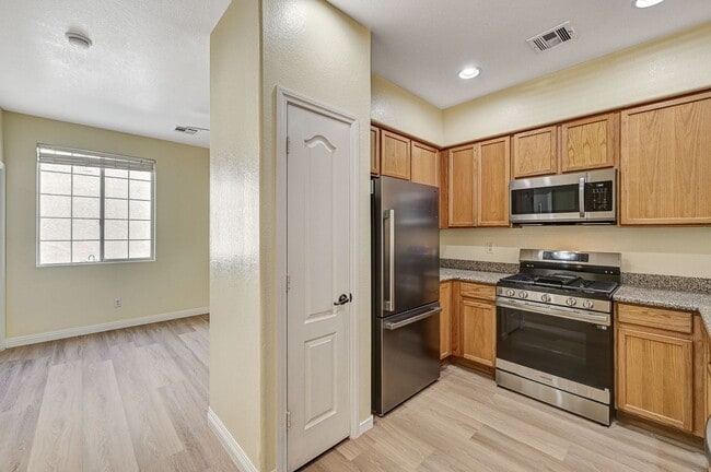 Building Photo - Southern Terrace Single Family Home