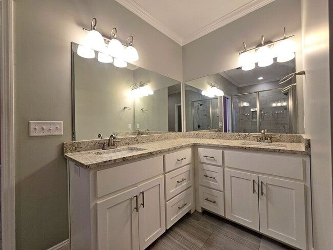Building Photo - Stylish 4-Bedroom Home with Screened Porch...