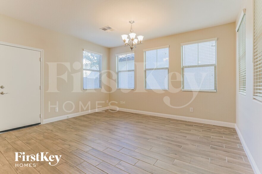 Building Photo - 257 N Sunrise