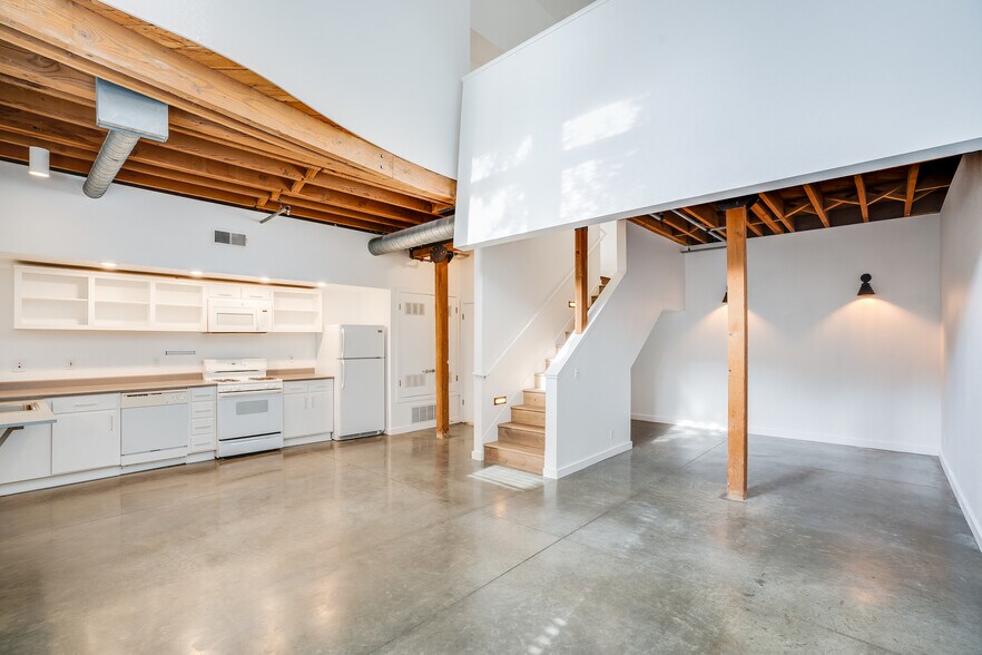Building Photo - 43551 Mission Blvd
