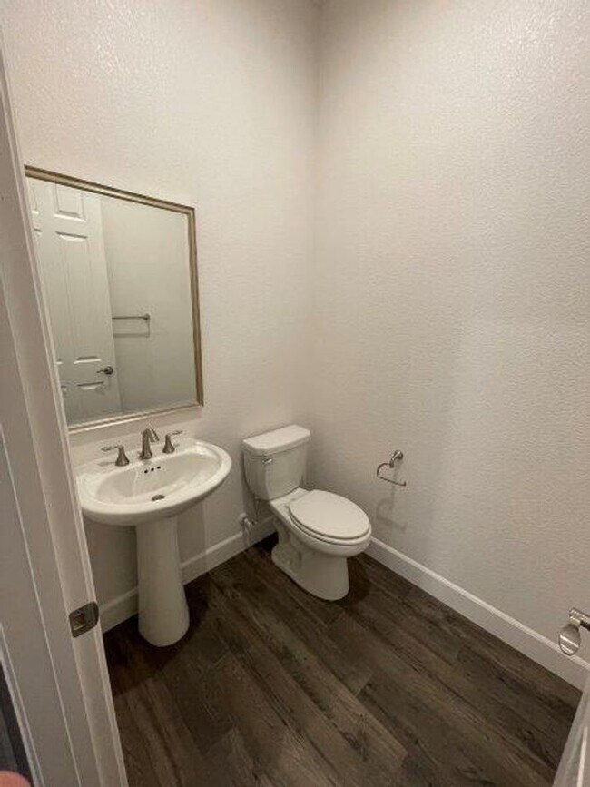 Building Photo - Fabulous Single Level 4 Bedroom in 95757