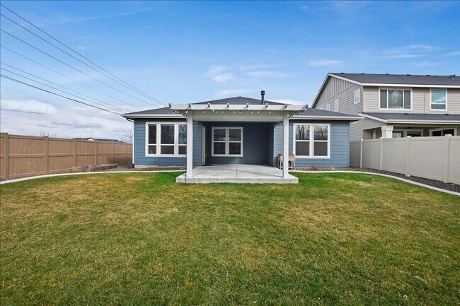 Building Photo - 4 Bedroom, 2 Bath home in Beautiful Meridian with SO MANY upgrades and perks throughout!  You don...