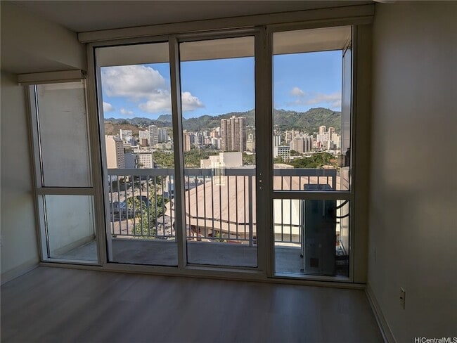 Building Photo - 909 Kapiolani Blvd