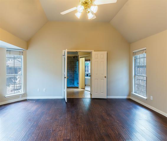 Building Photo - 9611 E Oaks Ln