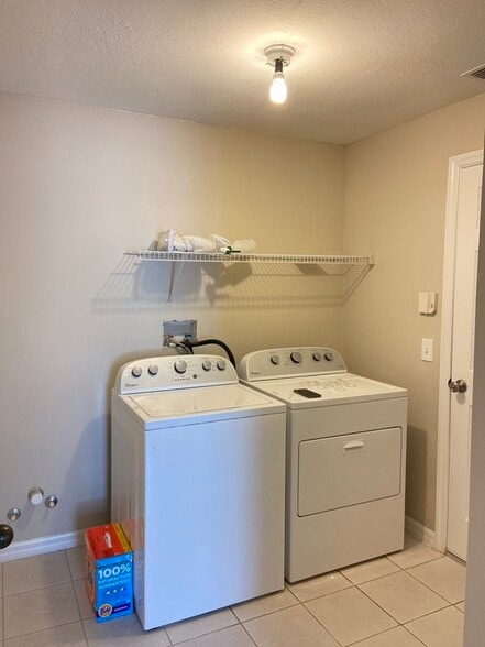 Building Photo - 1408 Holly Glen Run