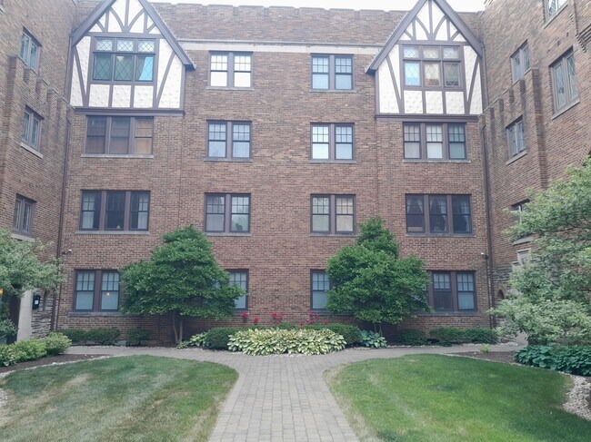 Building Photo - 2324 Park Ave