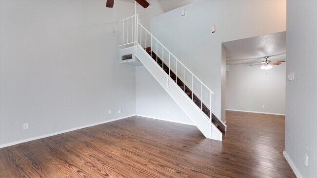 Building Photo - 10811 Richmond Ave