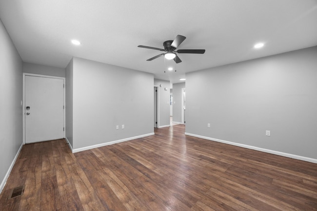 Building Photo - 2 Bed 1 Bath in Rossville w/ Huge Storage ...