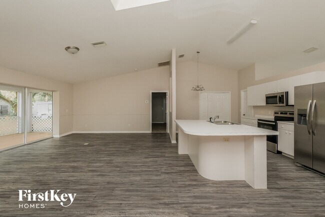 Building Photo - 2920 Tusket Ave