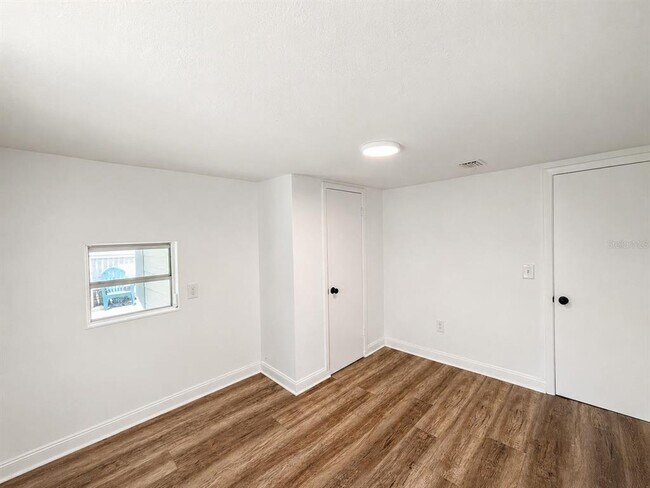 Building Photo - 2310 S Shine Ave