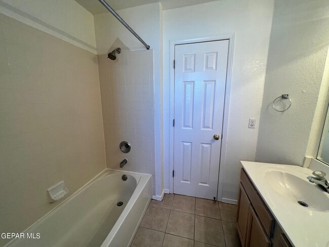 Building Photo - 7105 Tierra Roja St