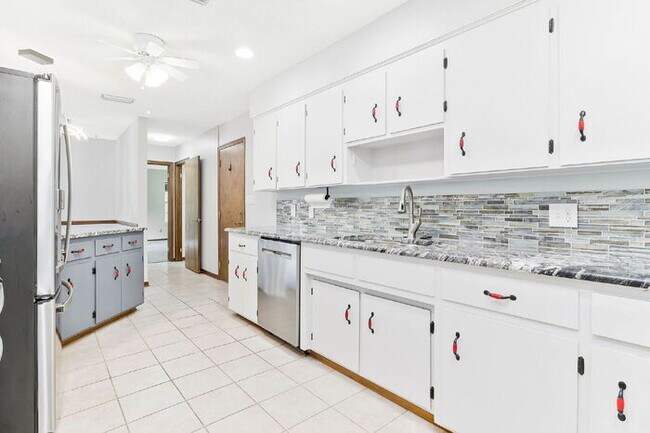 Building Photo - AVAILABLE NOW – $3,000/MONTH – ALL UTILITIES + LAWN SERVICE + POOL SERVICE INCLUDED!