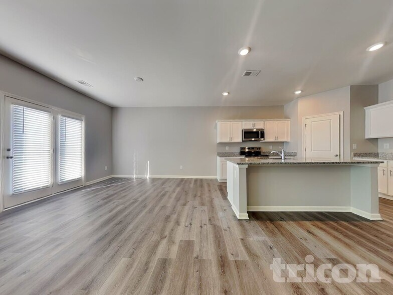 Building Photo - 300 San Vito Wy