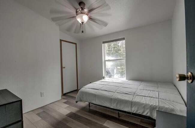 Building Photo - 492 Kimmes Ln