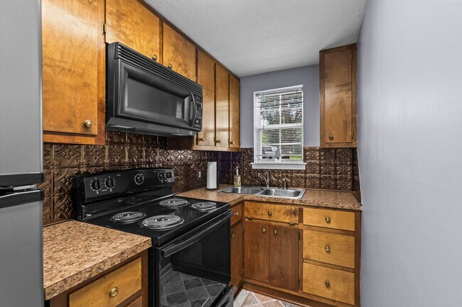Building Photo - Charming Conway Loft Home – Quiet Country Living!