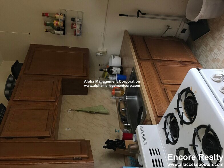 Building Photo - 349 Pleasant St