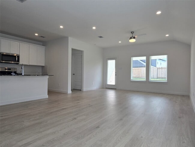 Building Photo - 7826 Calabria Dr