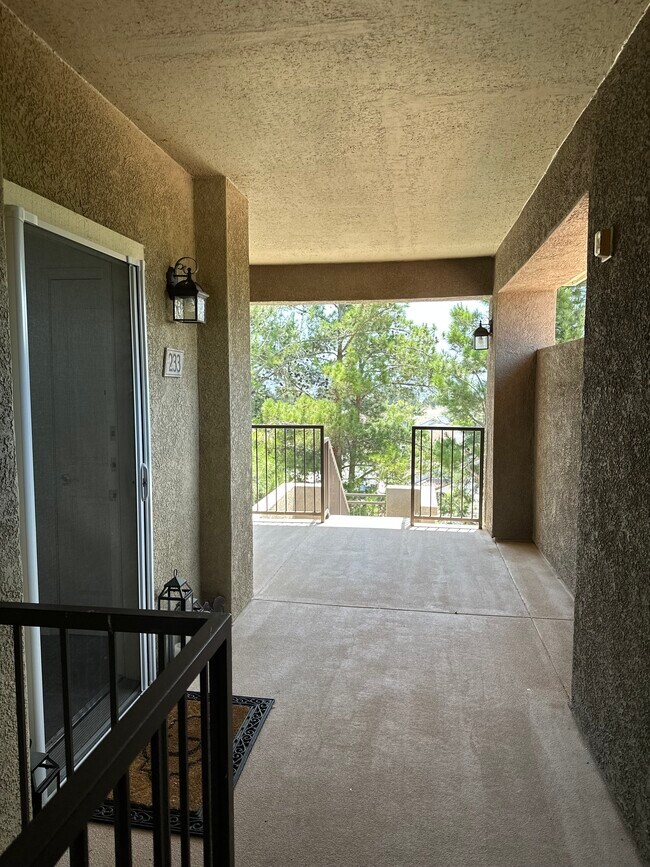 Building Photo - 22681 Oakgrove