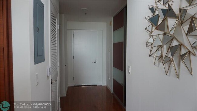 Building Photo - 2681 N Flamingo Rd