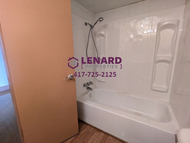 Building Photo - Cozy 2 Bedroom House!