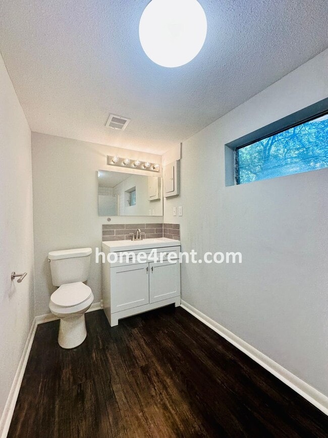 Building Photo - Updated Kitchen w/ Granite Counters, Subway Tile, SS Appliances