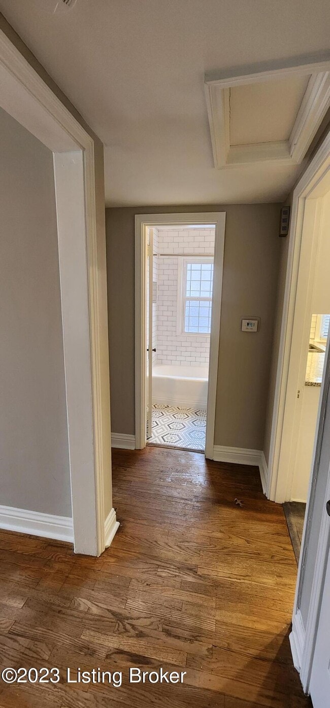 Building Photo - 208 Colonial Dr