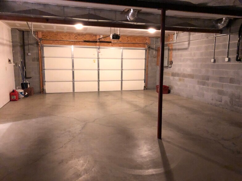 Building Photo - 211 Allison Ln