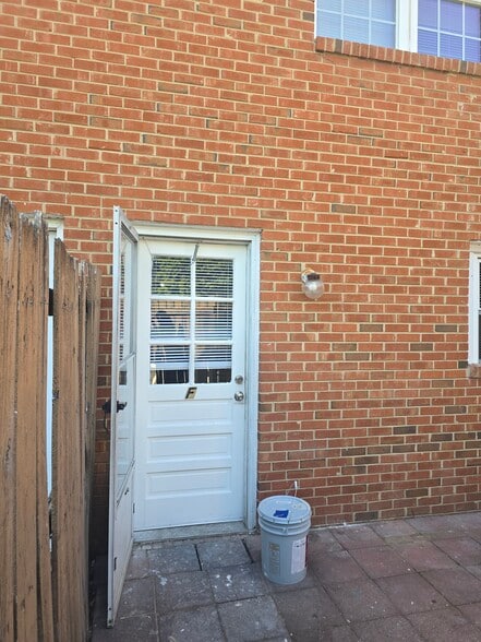 Building Photo - 1307 W Meadowview Rd