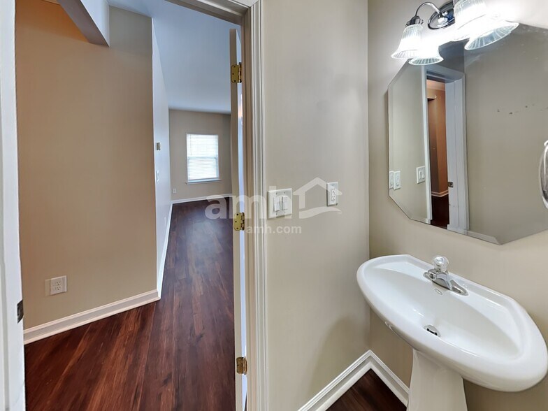 Building Photo - 13207 Meadowmere Rd