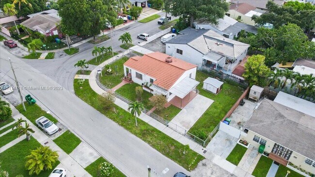 Building Photo - 4798 SW 1st St