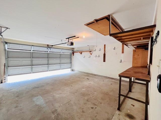 Building Photo - 1809 Village Ct Ln