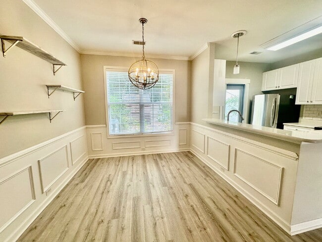 Building Photo - Spacious Townhome with a Private Courtyard in Westbury Park!