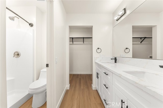 Building Photo - 904 S Hert St