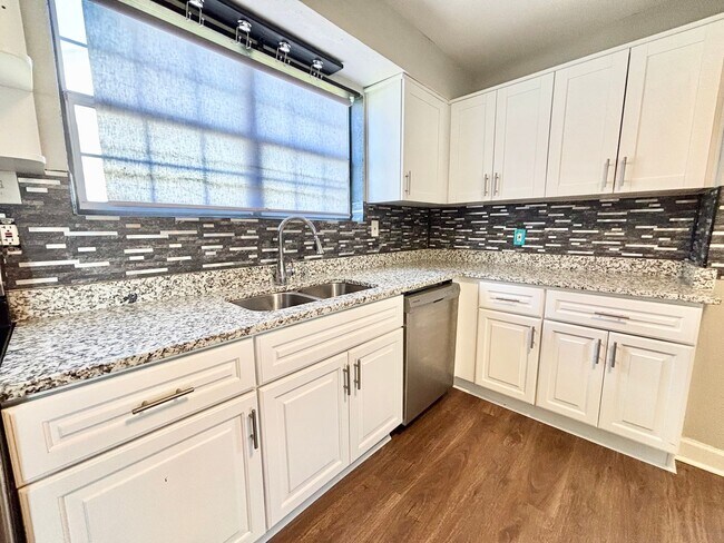 Building Photo - Charming 3 Bedroom Home in Norfolk