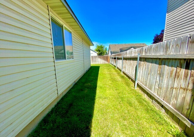 Building Photo - 3 bedroom 2 bath Walking Distance to Sage Valley Middle School