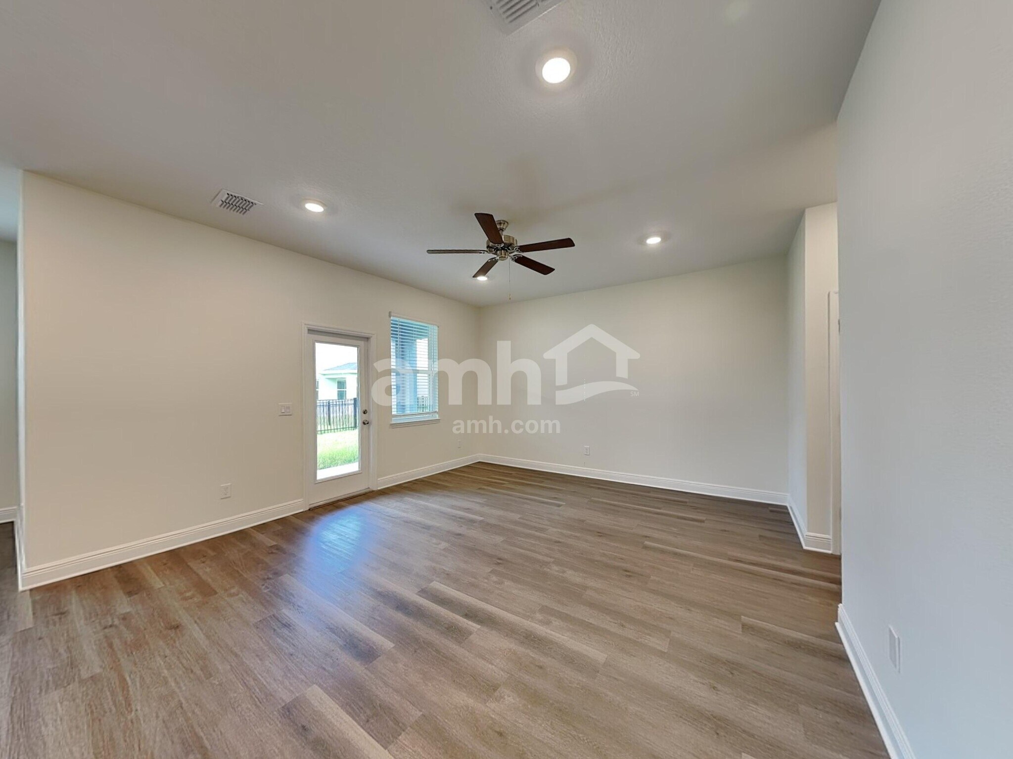 Building Photo - 5956 Pinewood Ests Dr
