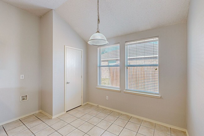 Building Photo - ***Pre-Leasing*** Charming Three-Bedroom H...