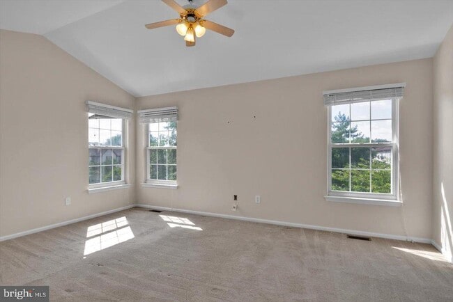 Building Photo - 751 Chanticleer